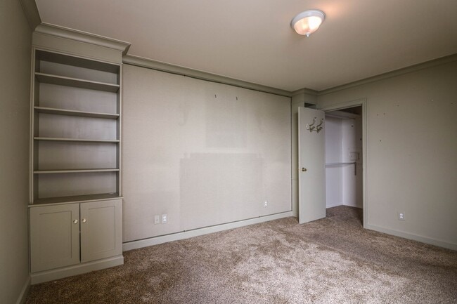 Building Photo - Liberty Towers condo
