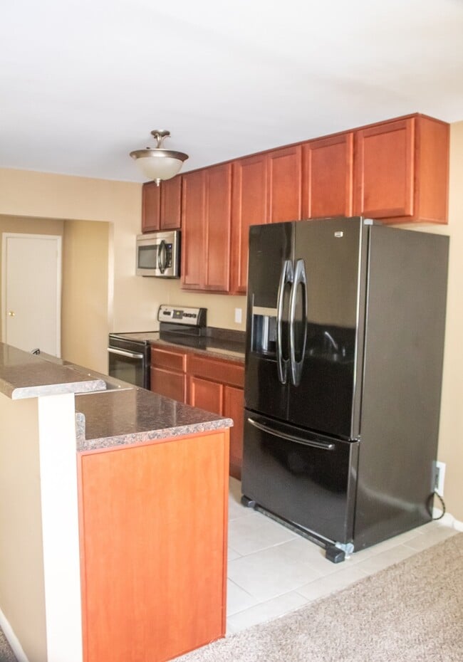 Building Photo - 3 Bedroom W/ Large Basement Available Now ...