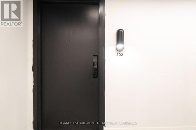 Photo du bâtiment - 4878 Powers Cmn