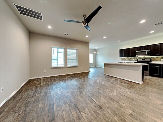 Foto del edificio - 20740 Central Concave Dr