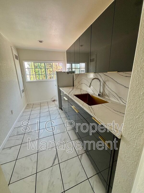 Building Photo - 3819 Verdugo Rd