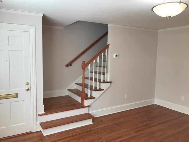 Foto del edificio - 357 Mills Ave