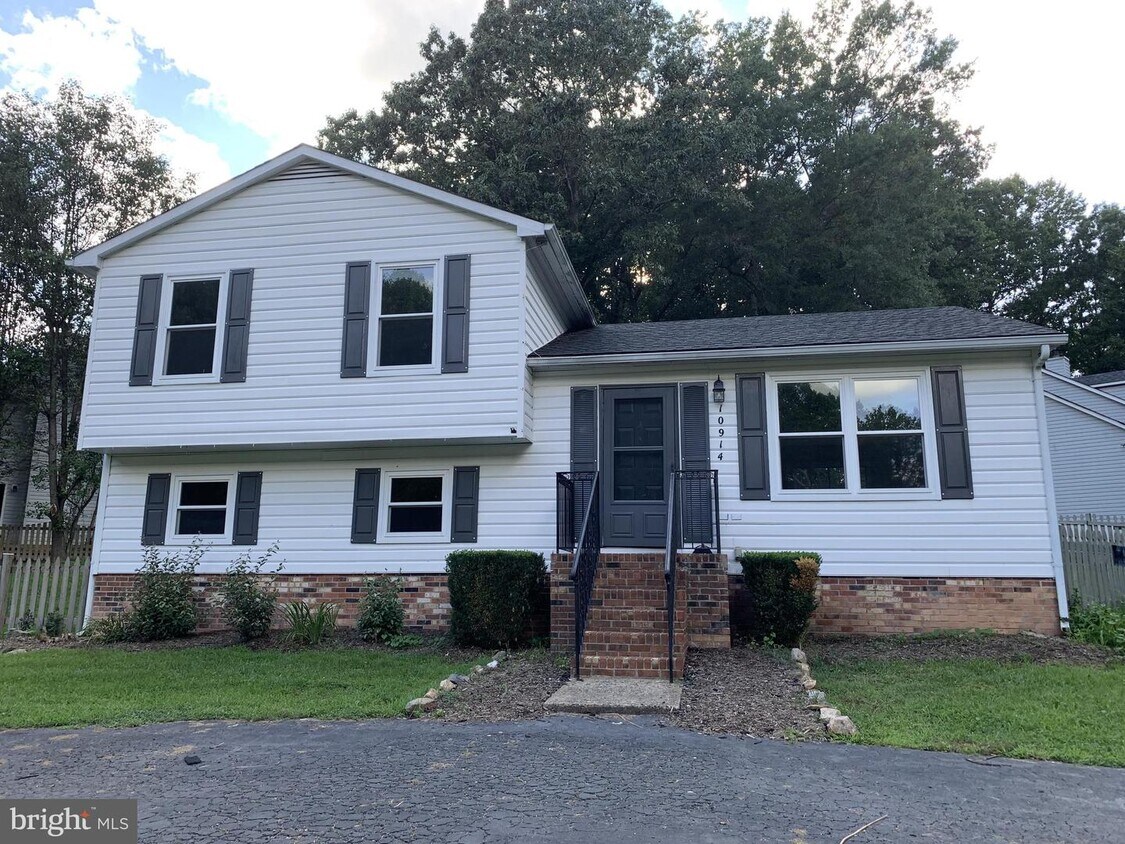 10914 Crestwood Dr, Spotsylvania Courthouse, VA 22553 House for Rent