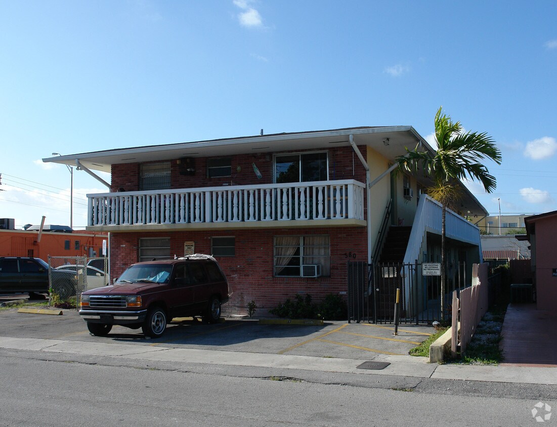 Primary Photo - 380 E 50th St