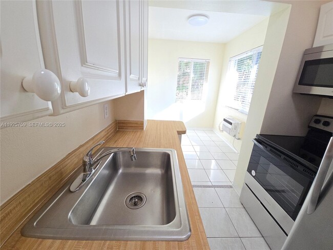 Foto del edificio - 1942 Monroe St