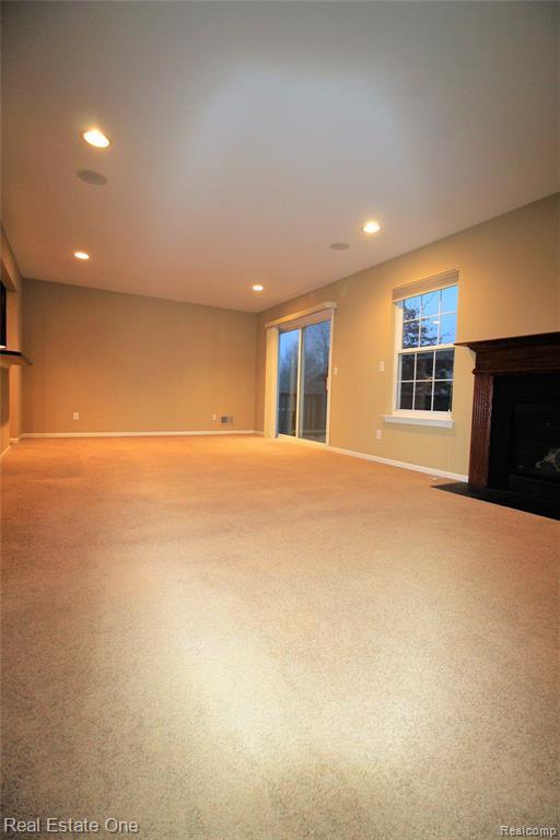 Building Photo - 163 S Vista Dr
