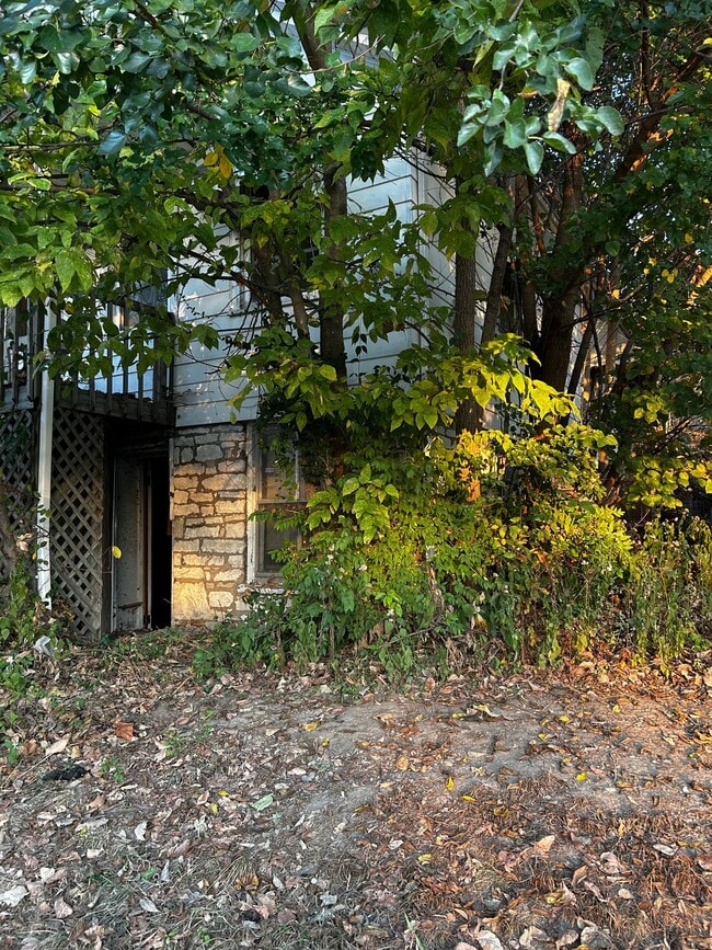 Building Photo - 517 Cherry St