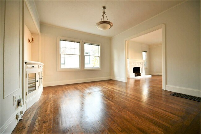 Building Photo - 1288 Carlotta Ave