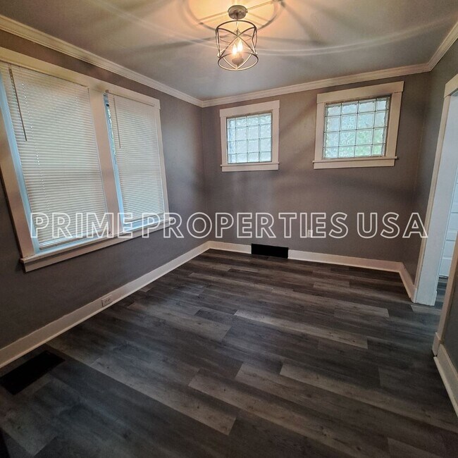 Foto del edificio - 7808 Lloyd Ave
