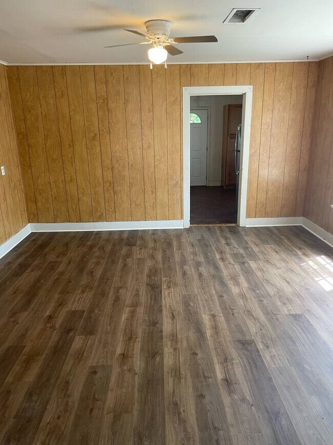 Foto del edificio - Section 8/Housing Voucher Accepted. MINDEN...