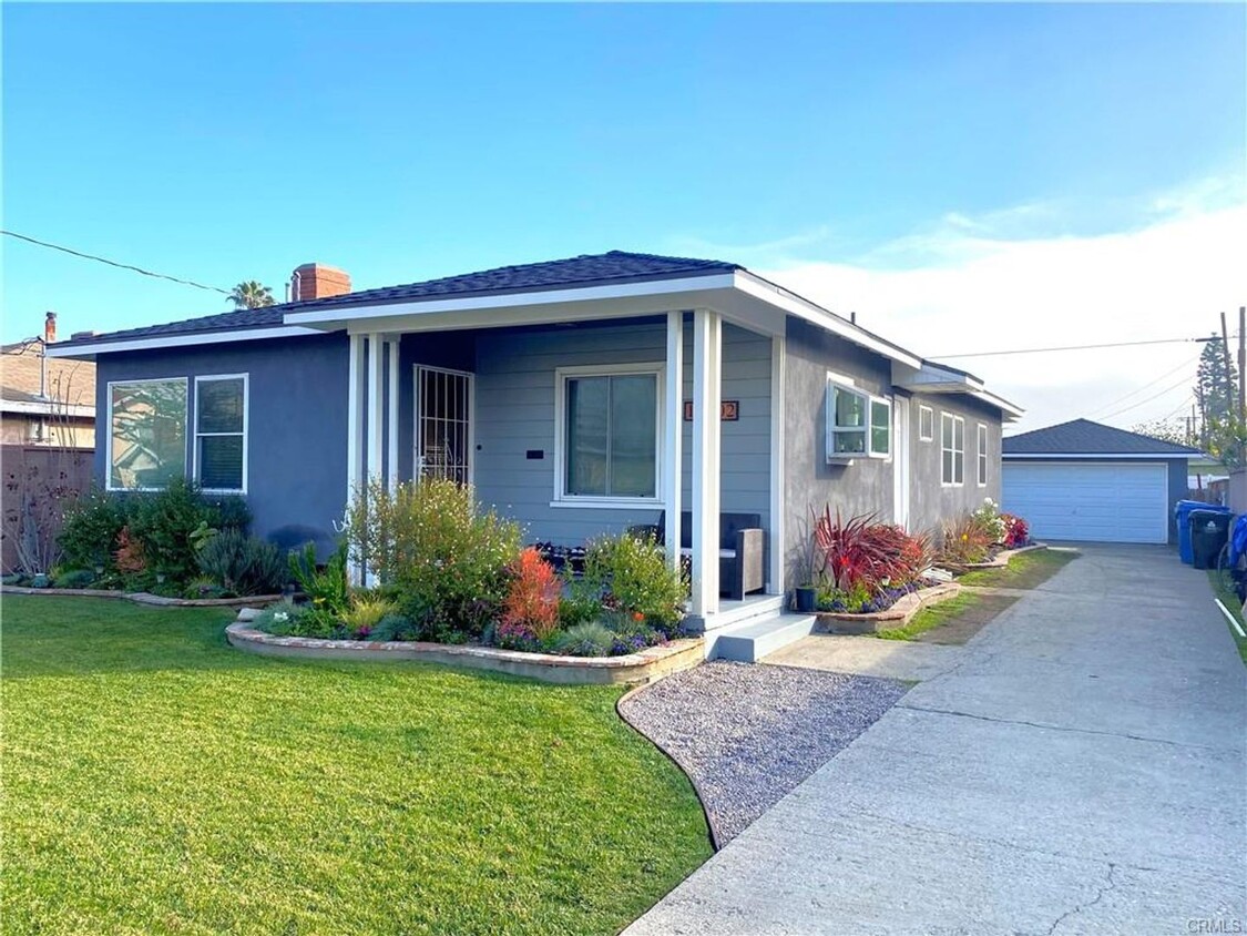 Primary Photo - Cozy Single Family Home in Gardena!