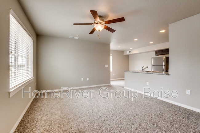 Foto del edificio - 933 E Travel Ln