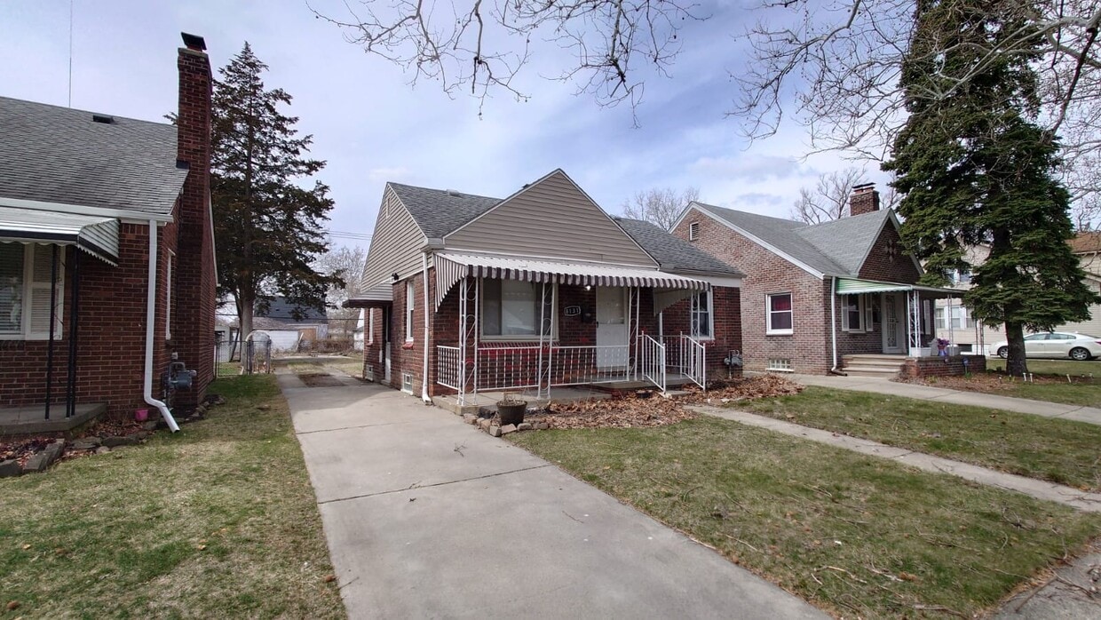 8131 Strathmoor St, Detroit, MI 48228 House Rental in Detroit, MI