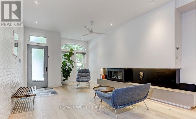 Photo du bâtiment - 185 Logan Ave