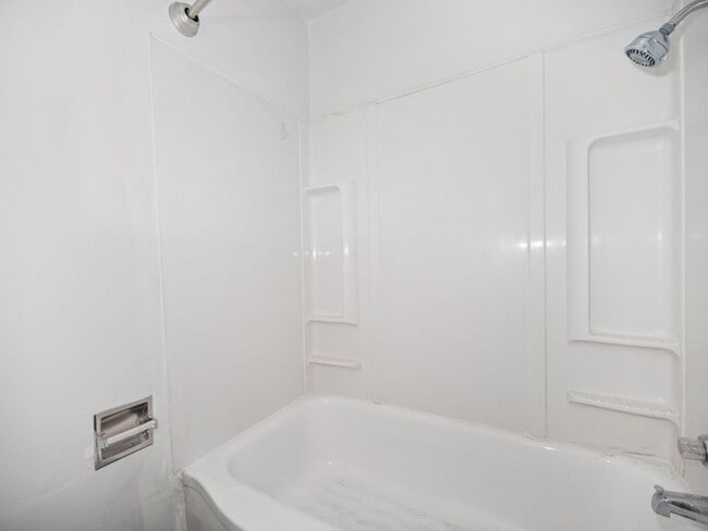 Building Photo - SUPER LOWER SOUTH HILL LOCATION , CLOSE TO HUCKLEBERRY MARKET