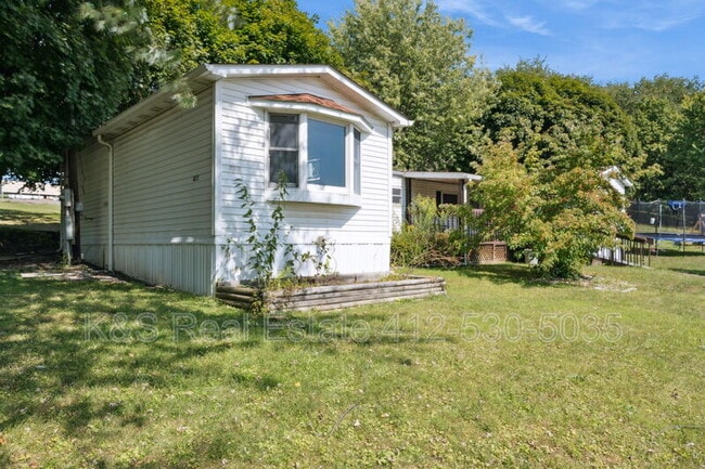 Building Photo - 413 Main St