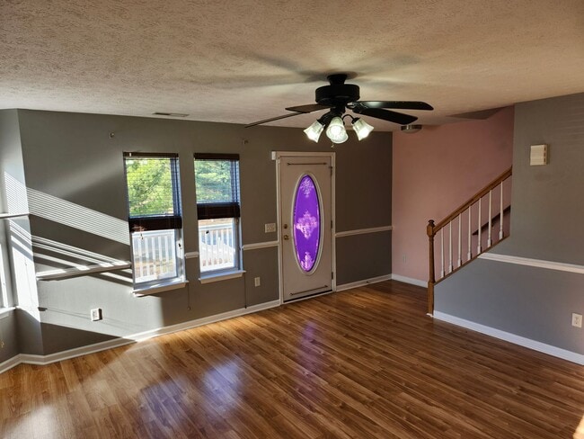 Building Photo - For Rent: Harrisonburg 3 BR, 2.5 Bath Townhouse