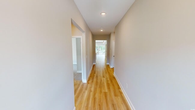 Building Photo - 1016 Moen Lp