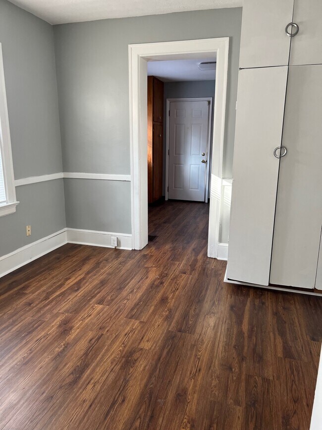 Building Photo - 929 N Nelson Rd