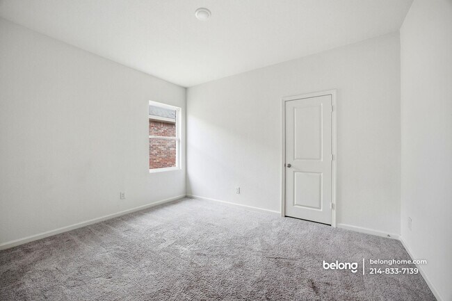 Foto del edificio - 10321 Holy Cross Ln