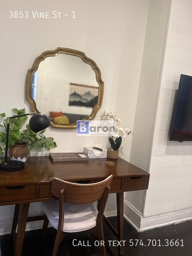 Foto del edificio - 3853 Vine St