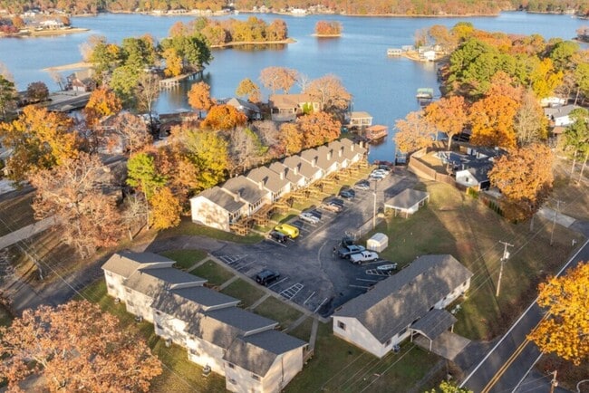Building Photo - Earl’s Point Condominiums