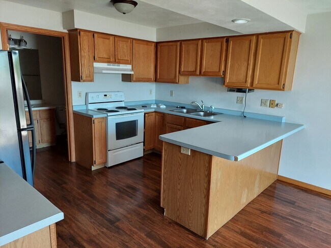Building Photo - 501-503 Stonegate Drive