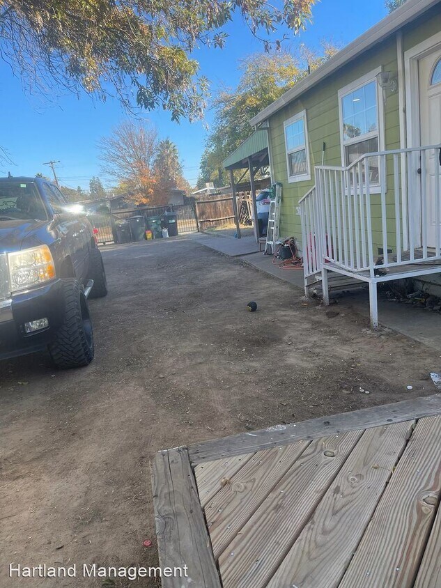 Foto del edificio - 2 br, 1 bath House - 5708 Mascot Avenue
