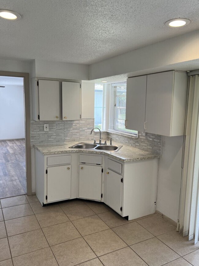 Foto del edificio - ** Single Family Home - Port Charlotte - 2 Bed / 2 Bath Plus Den/Bonus Room - Annual Rental - $1,...