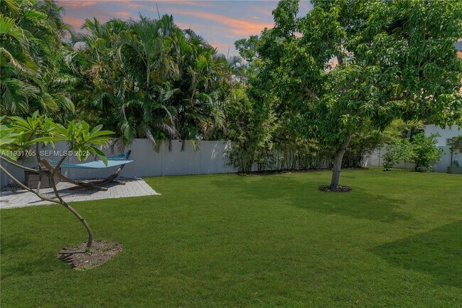 Foto del edificio - 1945 S Hibiscus Dr