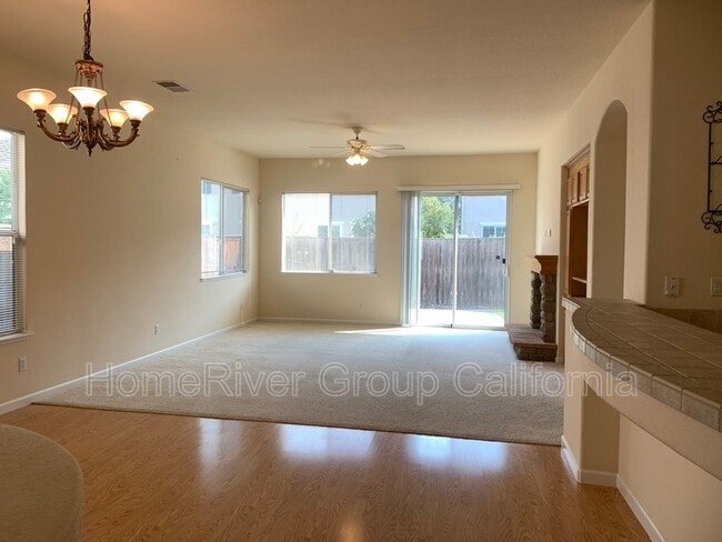 Building Photo - 2224 Bastona Dr