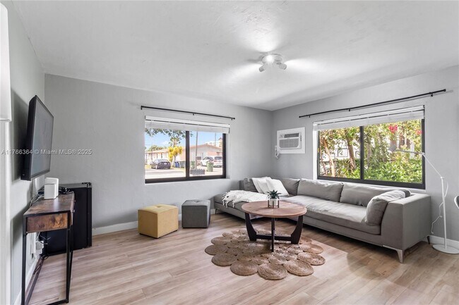 Foto del edificio - 715 NE 6th St