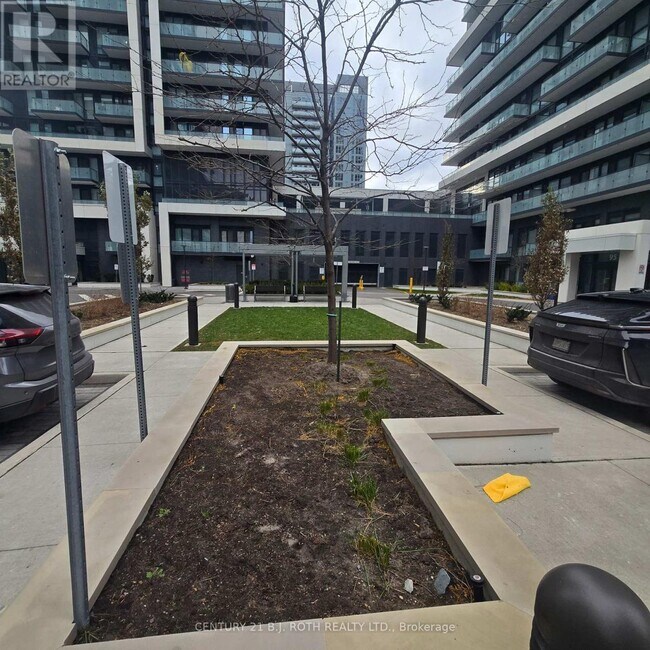 Building Photo - 95 Oneida Crescent