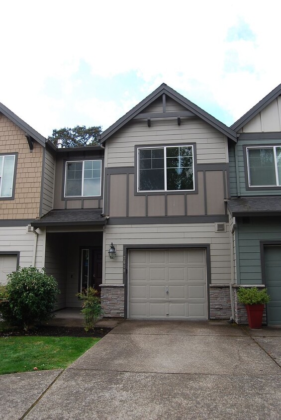 Primary Photo - 3 Bedroom 2.5 Bath TownHome Newberg