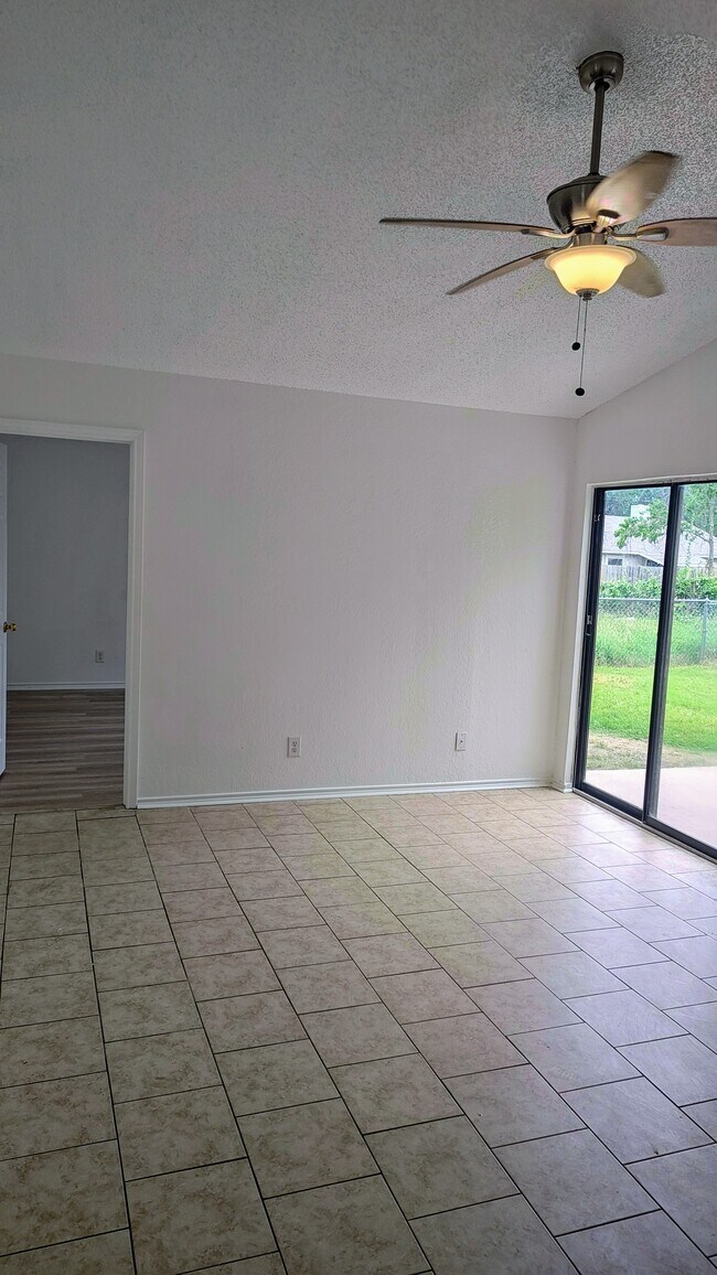 Foto del edificio - 3905 Pickwick Ln
