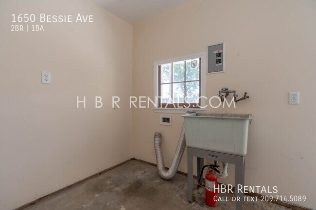 Building Photo - 1650 Bessie Ave