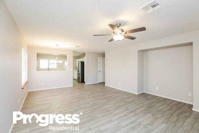 Foto del edificio - 9243 E Carmel Ave