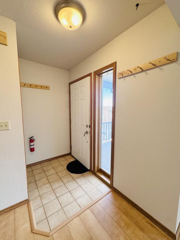 Building Photo - 2153 Alpine Dr