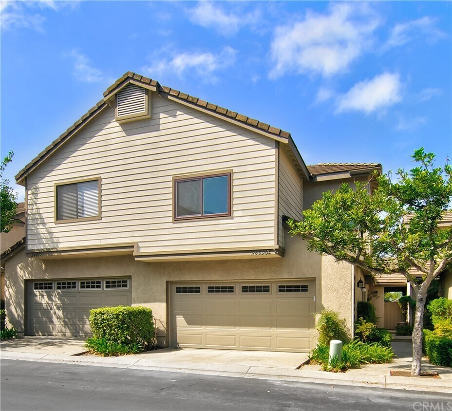 Foto principal - 24596 Camden Ct