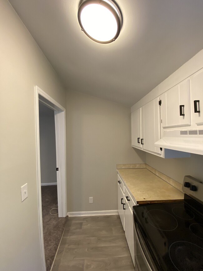 812 W 2nd Ave Unit B, Gastonia, NC 28052 Condo for Rent in Gastonia