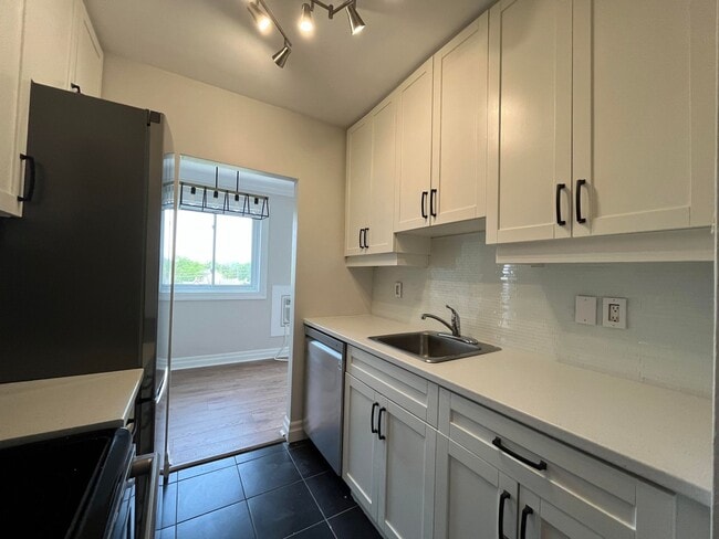 Kitchen - 570 William St