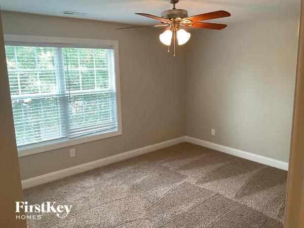 Building Photo - 8504 Meadowcreek Village Dr