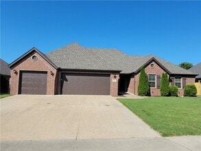 Building Photo - 1053 Tarah Knolls Cir