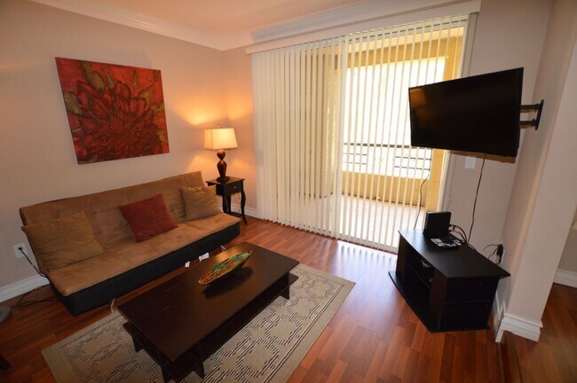 Foto del edificio - Meridian STUDIO Condo Fully Furnished w/Ma...
