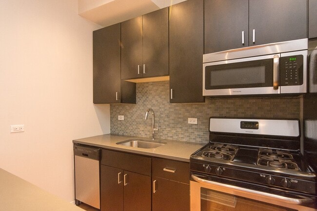 Building Photo - 2402 N Kedzie