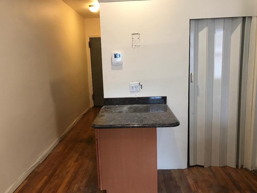 Primary Photo - 274 7th Ave