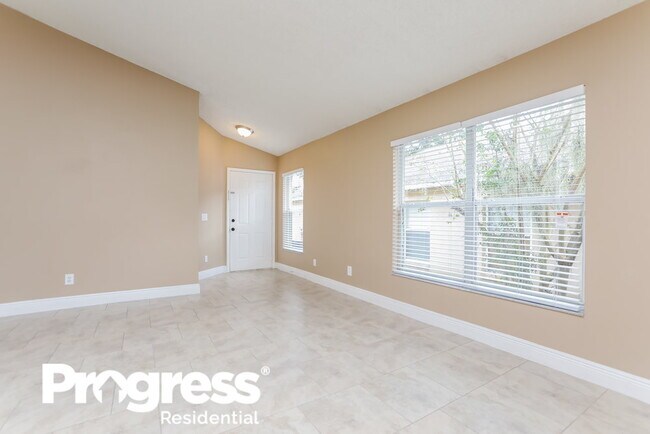 Foto del edificio - 636 Falling Oak Cove