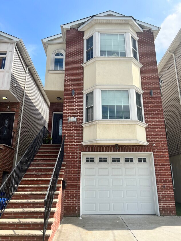 Foto principal - 211 Cleveland Ave