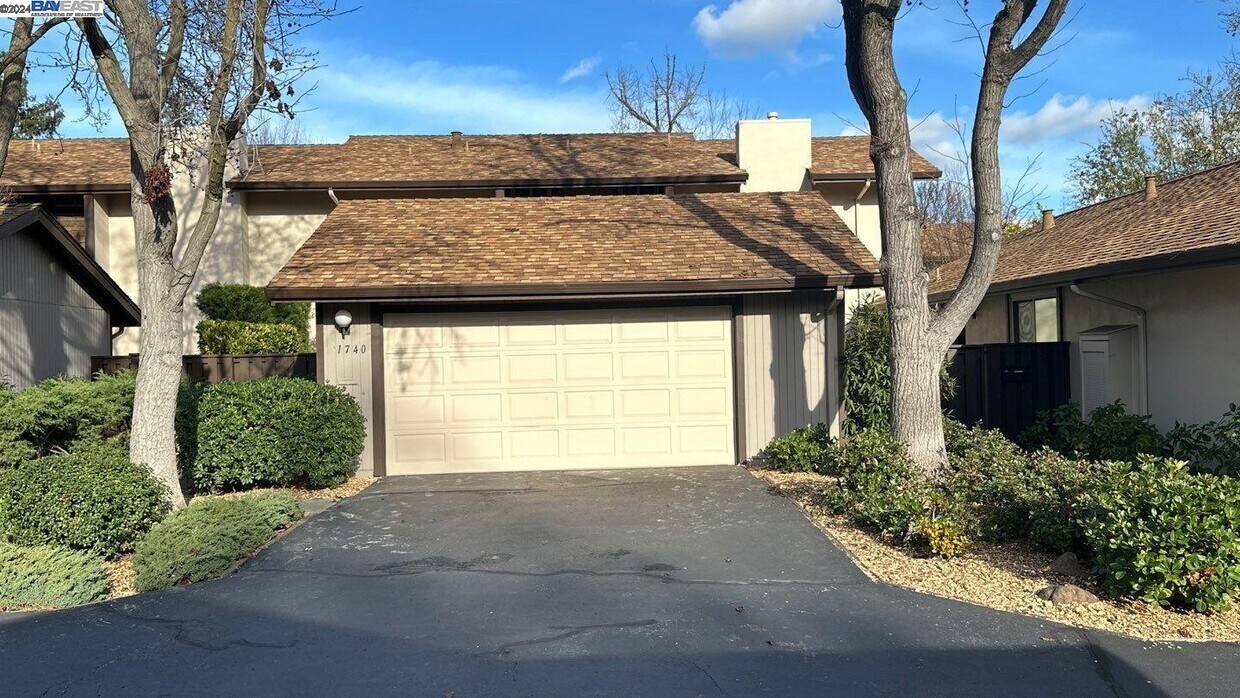 Primary Photo - 1740 Countrywood Ct