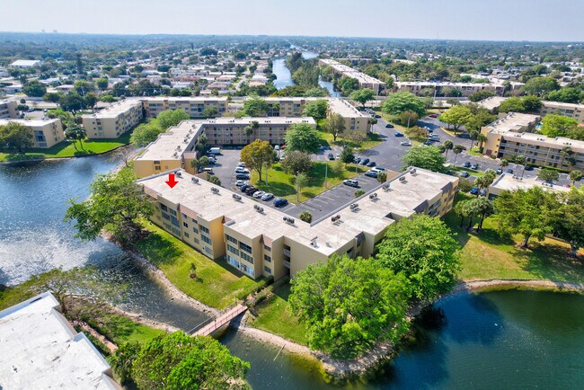 Foto del edificio - 5860 NW 64th Ave